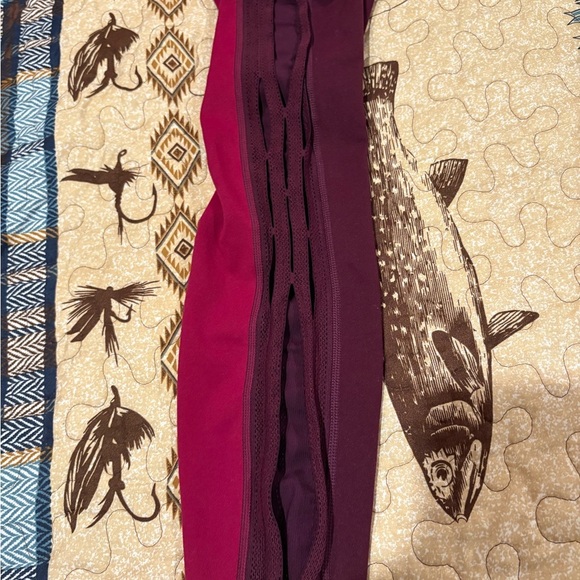 Fabletics Powerhold Pink Maroon Burgundy Cropped Athletic women’s leggings - Picture 12 of 12